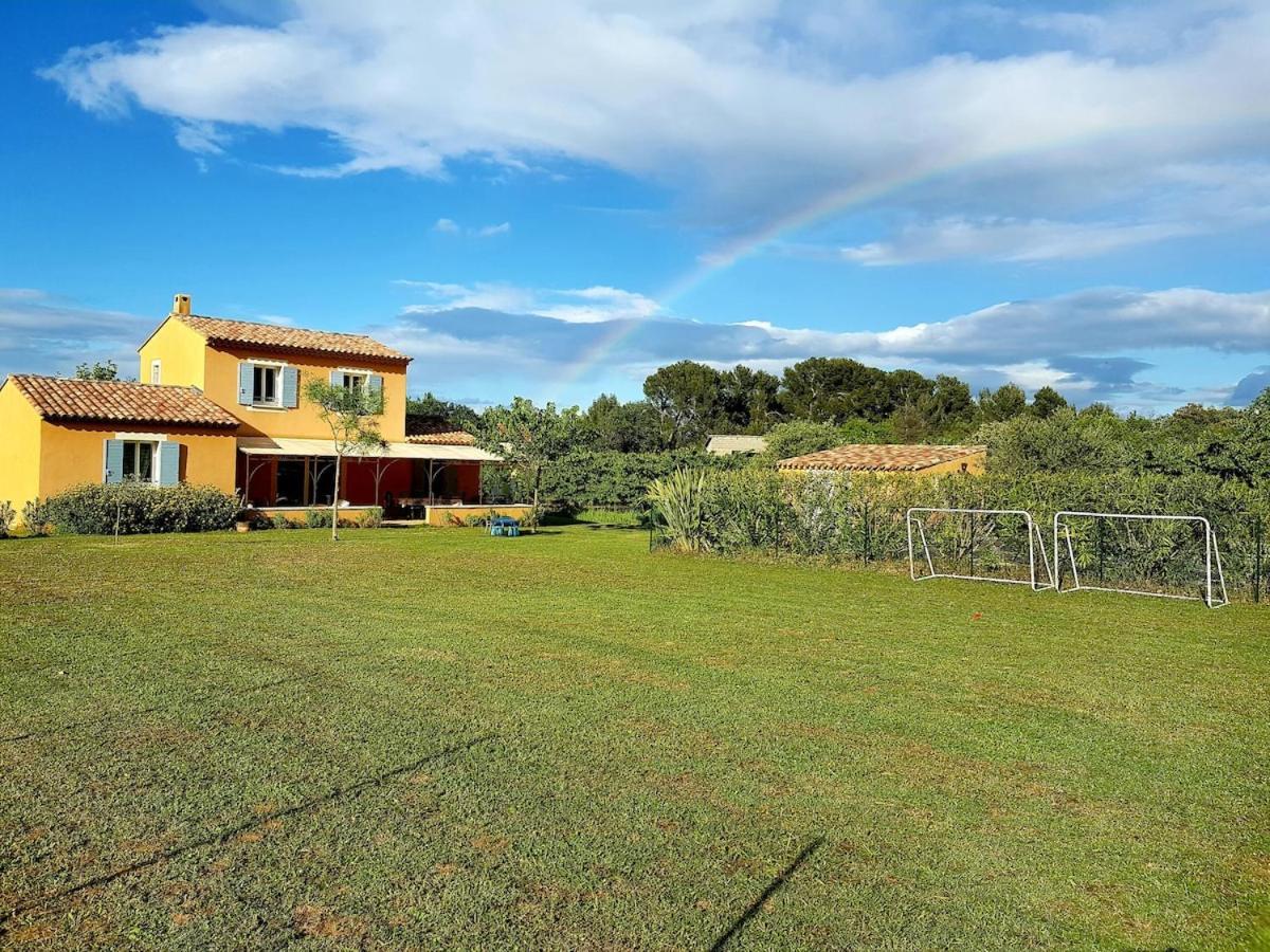 En Provence, Luberon, Villa Avec Piscine A Maubec Exterior foto