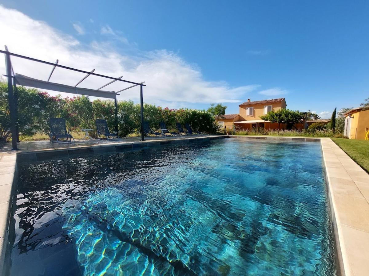 En Provence, Luberon, Villa Avec Piscine A Maubec Exterior foto